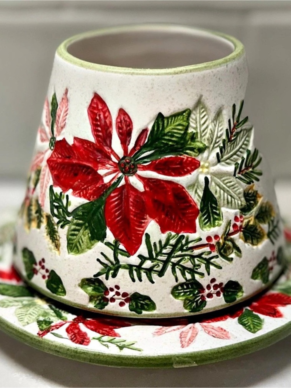 Yankee Candle Christmas Poinsettia & Pinecone Ceramic Shade and Tray Set
